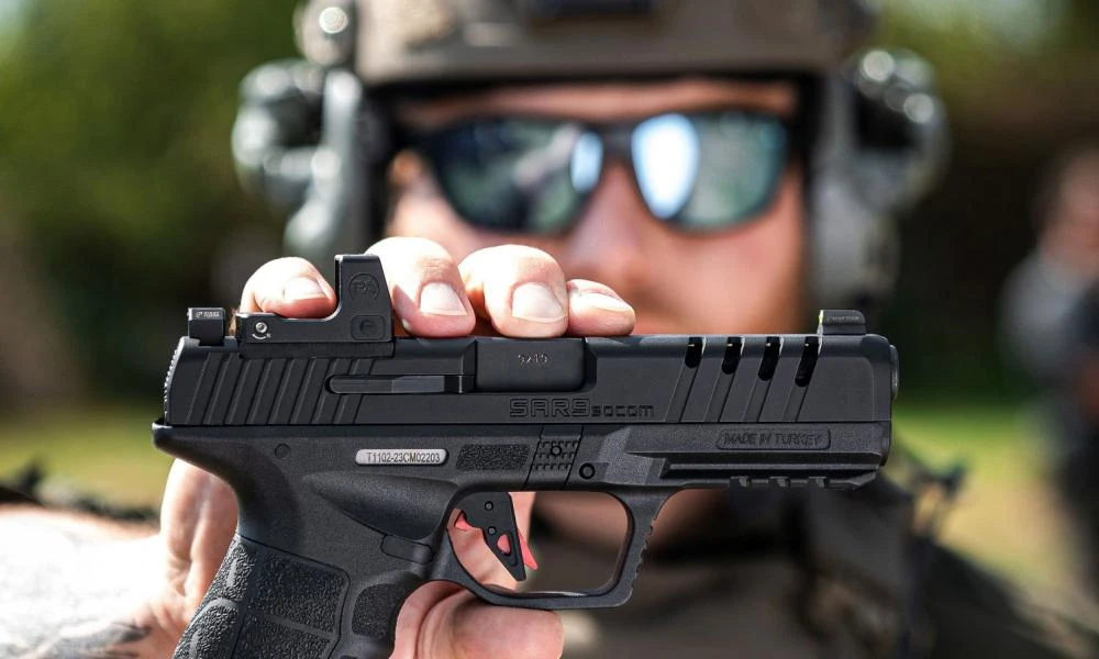 Ποιο είναι το best-seller τουρκικό πιστόλι SAR9 και γιατί το επέλεξε η αστυνομία του Τέξας;